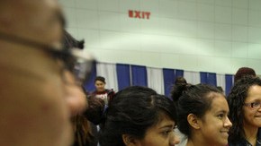 Una gran cantidad de estudiantes de secundaria asistieron al  Centro de Convenciones de Los Ángeles para informarse de la mejor manera de poder obtener ayuda para asistir a una universidad.