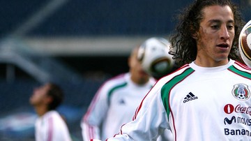 Andrés Guardado podría regresar al cuadro titular del Valencia para su juego contra el Levante.