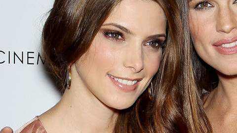 Ashley Greene (izq.) y Jennifer Garner hace una semana en el estreno en Nueva York del filme que  protagonizan, 'Butter'.