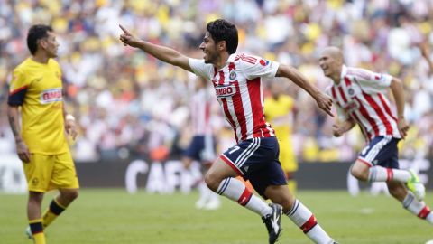 Las Chivas se impusieron con autoridad al América en el clásico nacional.