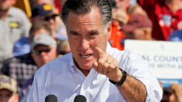 El candidato presidencial republicano,  Mitt Romney, hablaba a simpatizantes ayer tras su llegada a Abingdon, Virginia.
