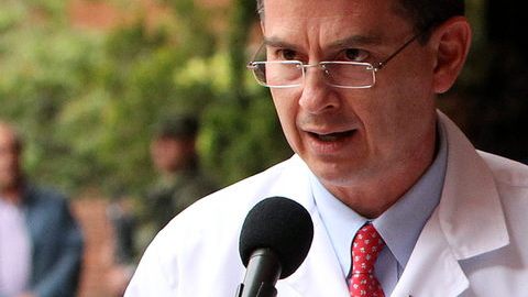 El Dr. Adolfo Llinás, da último parte del presidente, ayer.