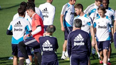 Jugadores del Real Madrid son vistos durante la última práctica en Valdebebas de cara el encuentro de hoy contra el Barcelona.