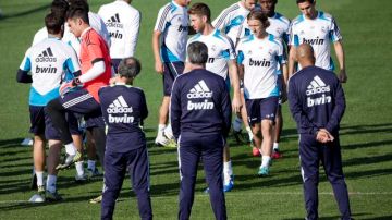 Jugadores del Real Madrid son vistos durante la última práctica en Valdebebas de cara el encuentro de hoy contra el Barcelona.