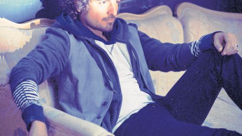 Tommy Torres describe '12 Historias' como un disco 'súper alegre'.
