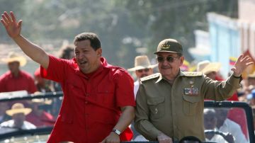 El presidente de Cuba, Raúl Castro (der.), y Hugo Chávez mantienen una estrecha relación.