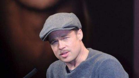 Tan terrenal parecer ser Brad Pitt, que se supo que durante su estancia en Reino Unido -junto a Angelina Jolie y sus seis hijos- se obsesionó con la limpieza.