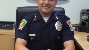 Tony Miranda es un oficial de policía  veterano.