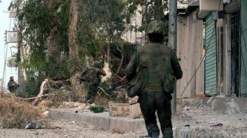Rebeldes sirios reclaman victorias en zonas del norte a lo largo de la frontera con Turquía, mientras Gobierno contraataca.
