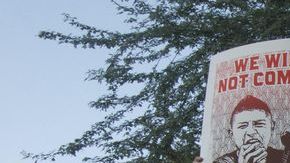 Esta ley autoriza a los policías a revisar el estatus migratorio de un detenido si hay sospechas de que sea indocumentado.