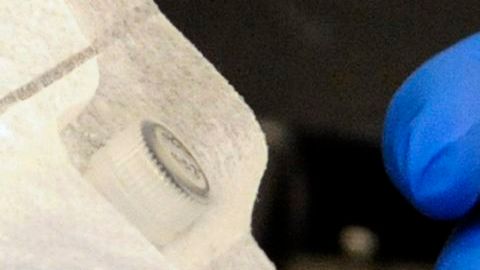 El brote de meningitis se ha asociado con inyecciones de esteroide contaminadas.