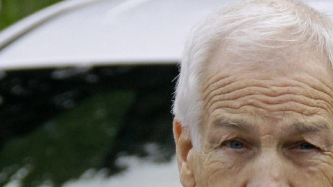 Jerry Sandusky al llegar a la corte de Bellefonte.