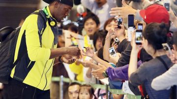 El gran velocista de Jamaica Usain bolt quiere vivir 'de la patada' cuando se retire del atletismo. ¿El fútbol será lo suyo?