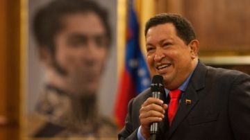 Mientras el presidente Hugo Chávez celebra su victoria, varias familias lloran a sus muertos .