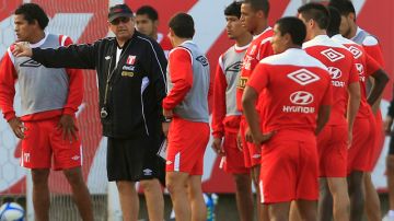 Sergio Markarián trabaja con la selección de Perú para tratar de recuperar los puntos que los pongan de nuevo en la pelea.