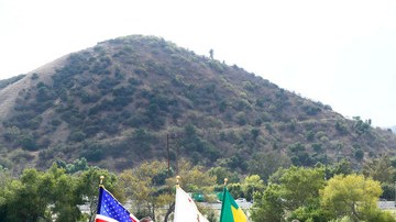 El Alcalde Antonio Villaraigosa fue el encargado de recibir el donativo a nombre de la ciudad de Los Ángeles.