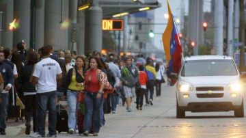 Debido al cierre del consulado, más de 7,000 venezolanos de Miami se vieron obligados a viajar a Nueva Orleans para votar en las elecciones de su país.