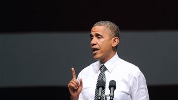 El Presidente Barack Obama se dirige a un grupo de asistentes a un evento de campaña el lunes 8 de octubre de 2012 en San Francisco.