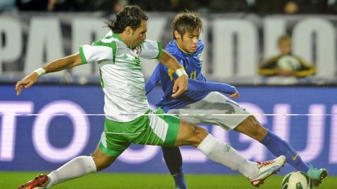 Kaká y otras estrellas de Brasil salieron inspirados para golear a Irak, cuyo entrenador es el brasileño Zico.