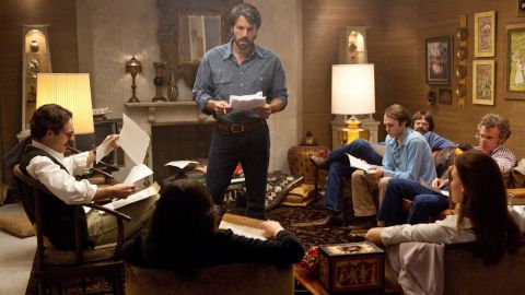 En 'Argo', Ben Affleck (de pie) es el agente de la CIA Tony Méndez, encargado de una misión secreta en Irán.