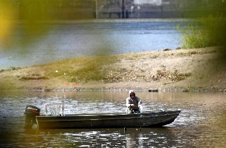 La oficina del gobernador Pat Quinn indicó que 114,000 toneladas de sedimento de fases previas del proyecto ya cubren 25 acres.