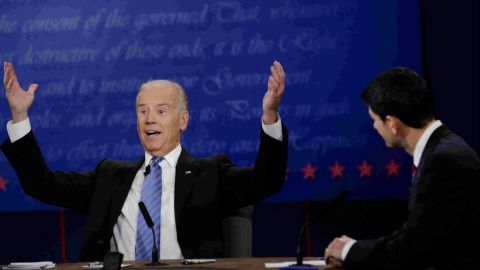 Los candidatos a la vicepresidencia de EE.UU. Joe Biden y Paul Ryan, durante su primer y único debate el jueves 11 de octubre de 2012.