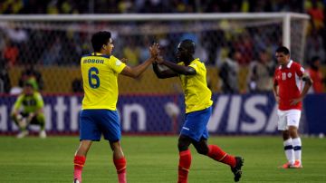 Ecuador le pegó a Chile como local. Dos goles de Felipe Caicedo los sepultaron en su grupo.