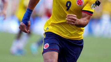 Radamel Falcao está convertido en el hombre gol del combinado 'cafe- tera'. Aquí en  acción en el  Estadio Roberto Meléndez ante Paraguay.