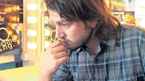Diego Luna y Gael García se encuentran unidos de nuevo para demandar a una empresa de whisky escocés.