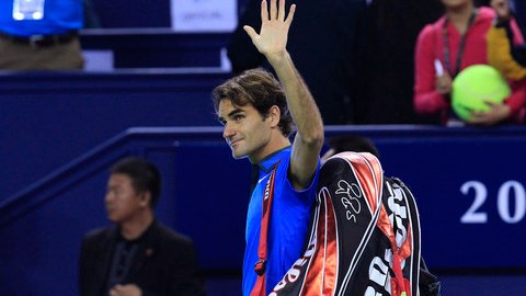 Con un rostro de resignación, Federer se despide de la fanaticada.
