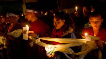 Tibetanos en el exilio realizaban ayer una vigilia en Dharmsala, India, por el fallecimiento de Tamdrin Dorjee, de 52 años.