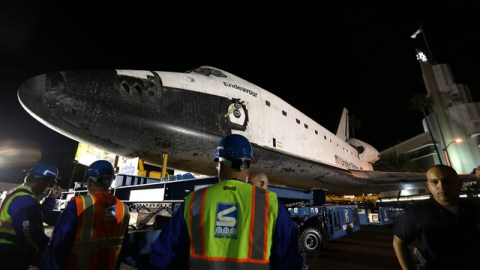 Tras varias horas de espera, finalmente llegó el trasbordador Endeavour.