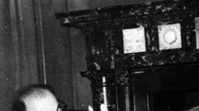 Un encuentro en septiembre de 1960 del líder cubano Fidel Castro (c), su canciller Raúl Roa (i), y  el ministro soviético Nikita Khrushchev.