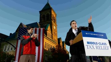 En esta foto, tomada el 12 de octubre, los candidatos Mitt Romney y Paul Ryan hacen campaña en Ohio, un estado decisivo en estas elecciones.