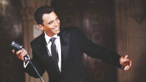 Jon Secada, interpretará un tema de su autoría en el nuevo musical 'Loving the Silent Tears'.