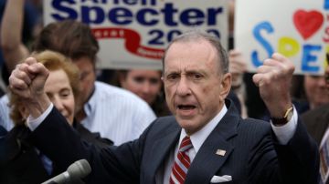Arlen Specter, cuando hablaba en el Citizens Bank Park, haciendo campaña  para una nominación demócrata en el Senado.