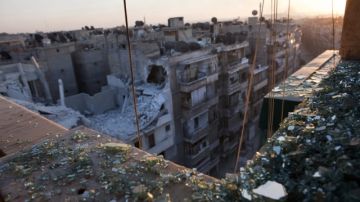 Destrozos causados por la artillería siria en Alepo tres días atrás no solo hablan de mezquitas y hospitales, sino de edificios de viviendas.