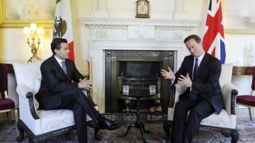 El presidente electo de México, Enrique Peña Nieto, sostiene un encuentro privado con el primer ministro del Reino Unido, David Cameron, en la residencia oficial del gobierno inglés.