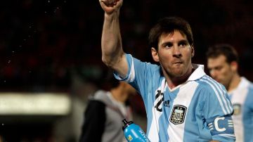La selección de Chile no aprovechó su condición de local y cayó ante un poderoso Argentina, comandado por Lionel Messi.