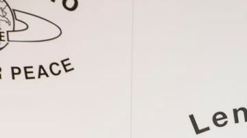 Yoko Ono también dio a Lady Gaga el galardón 'LennonOno' por su compromiso en la defensa de los derechos de homosexuales.