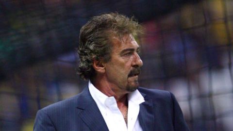 Ricardo Antonio La Volpe, técnico del Atlante, está siendo evaluado por la directiva para definir su continuidad.