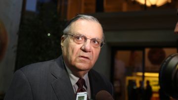 Activistas dicen que no solo los hispanos están insatisfechos con el trabajo que ha hecho  Arpaio como alguacil.