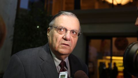 Activistas dicen que no solo los hispanos están insatisfechos con el trabajo que ha hecho Arpaio como alguacil.