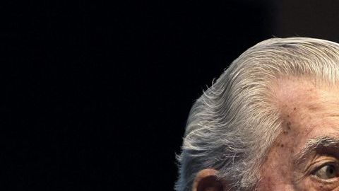 Mario Vargas Llosa tachó de canallas y aburridos a aquellos que firmaron con su nombre 2 artículos publicados en internet.