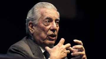 Mario Vargas Llosa tachó de canallas y aburridos a aquellos que firmaron con su nombre 2 artículos publicados en internet.