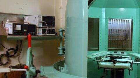 Cámara de la muerte en la prisión estatal de San Quintín en San Quentin California.