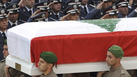 Funeral por el jefe de los servicios secretos de la Policía, general Wisam al Hasan, asesinado el viernes pasado e en Beirut.