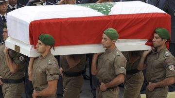 Funeral por el jefe de los servicios secretos de la Policía, general Wisam al Hasan, asesinado el viernes pasado e en Beirut.