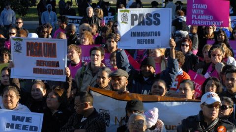 En el debate presidencial de Long Island, los latinos se hicieron presentes.