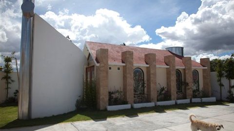 Tumba presuntamente construida por Heriberto Lazcano Lazcano en un cementerio de Tezontle en Pachuca, Mexico.